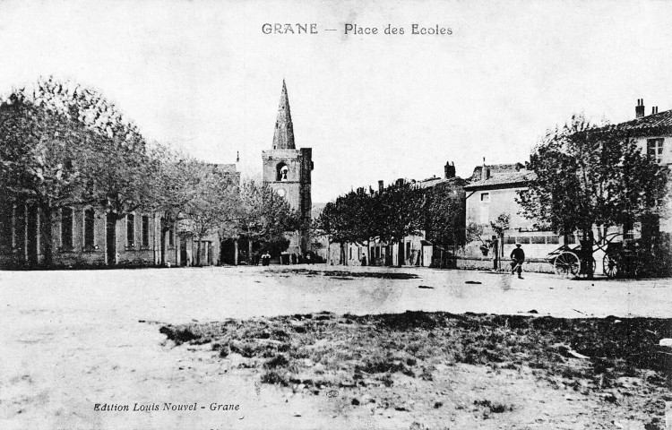 Grâne. - Place des Écoles.