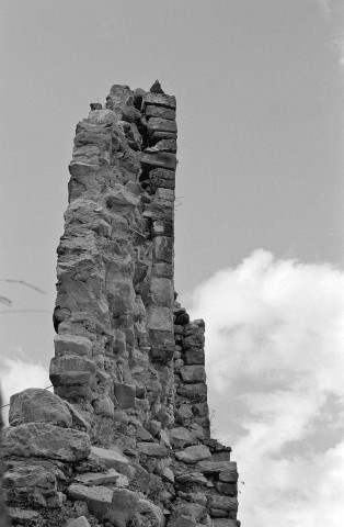 La Charce.- Mur nord du château, avant travaux.