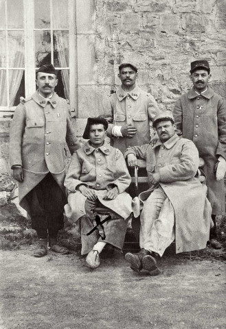 Groupe de soldats.