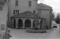 Mollans-sur-Ouvèze.- Fontaine et lavoir public.