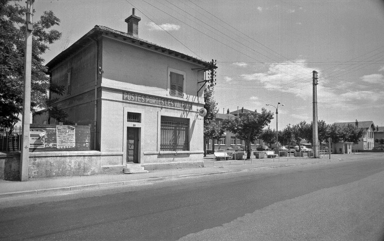 Portes-lès-Valence.- La poste.