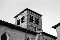 Manthes.- Le clocher de l'église Saint-Pierre, avant restauration des couvertures.