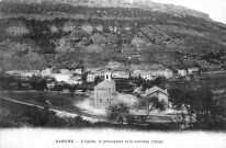 L'église Saint-Michel et le nouveau village.