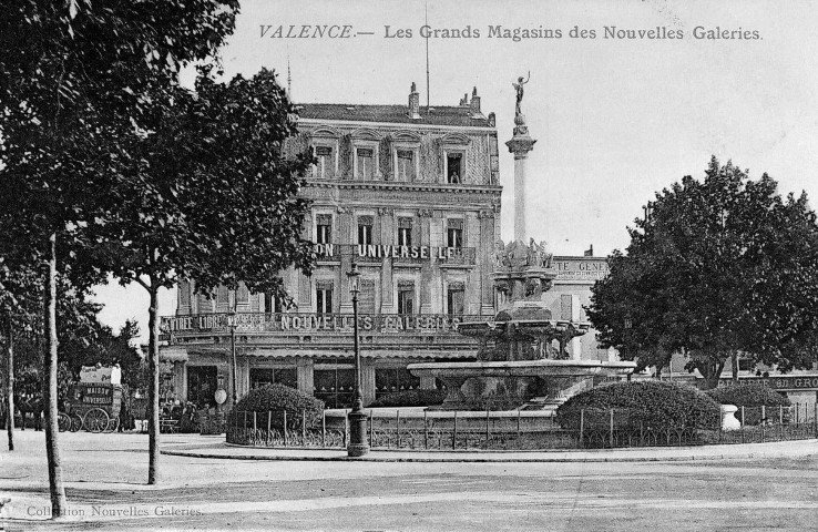 Valence.- Le grand magasin des Nouvelles Galeries et la fontaine Monumentale.