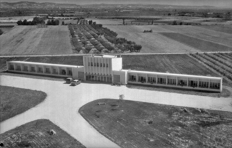 Pont-de-l'Isère.- Vue aérienne du Motel des Portes du midi sur la Nationale 7 au 45ème parallèle.