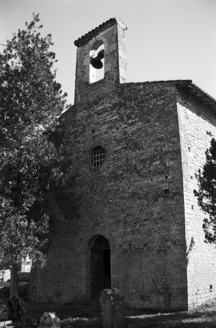 Aurel.- La façade occidentale de l'église Sainte-Catherine et le cimetière.