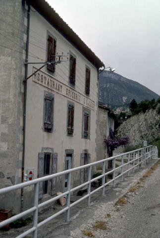 La Charce.- Rue du village.