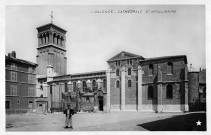 La cathédrale Saint-Apollinaire, vue de la place des Ormeaux.