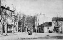 Valence.- La place de la Paix et cours Voltaire.