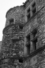 Rousset-les-Vignes. - La façade nord du château.