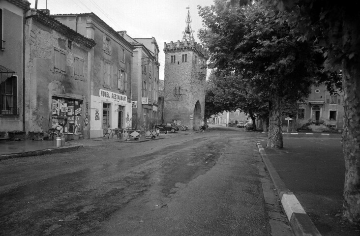 Beaumont-lès-Valence.- La tour de l'horloge place du Rasset