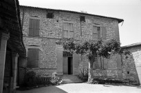 Bésayes. - La façade est de la maison de maître du domaine des Thévenins.