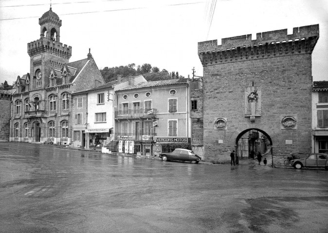 Chabeuil. - La mairie place Génissieu