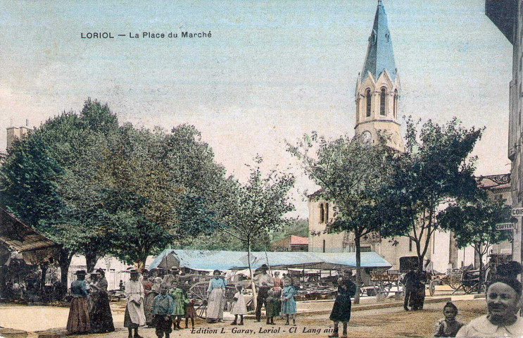 Jour de marché, place de l'Église.