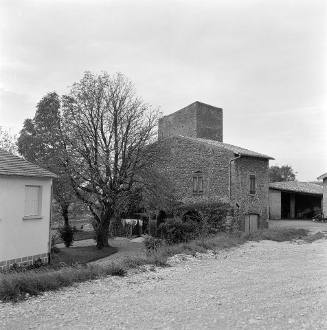 Étoile-sur-Rhône .- La ferme Côte-Chaude.