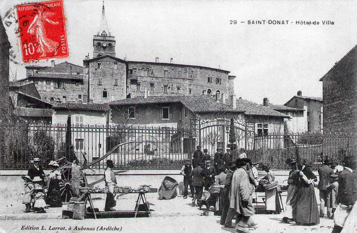 L'ancien prieuré et sa collégiale.