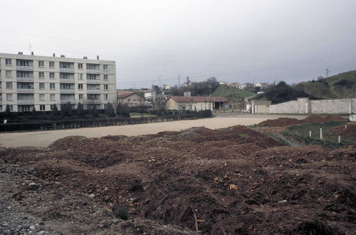 Valence.- Aménagement du centre de loisirs au polygone sur l'ancien parcourrt du combattant.