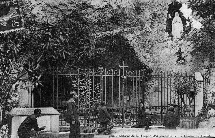 Montjoyer.- La grotte de Lourdes de l'abbaye d'Aiguebelle.