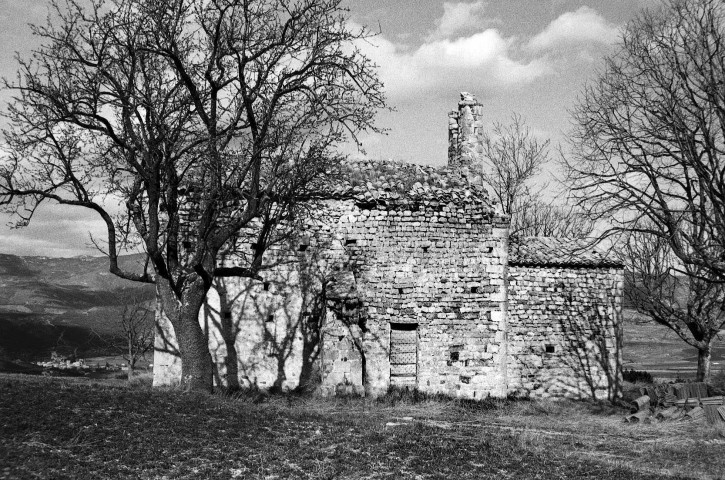 Sainte-Jalle.- La façade sud de la chapelle Saint-Anastase.