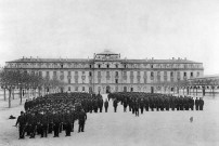Valence. - Manœuvre dans la cour de la caserne Chareton.