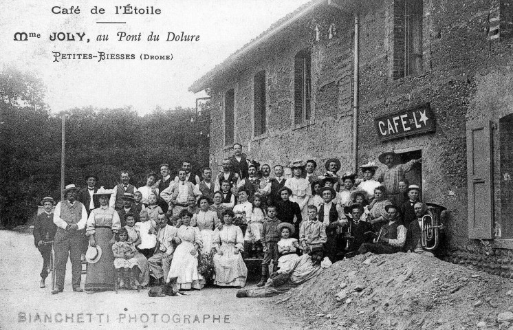 Le café de l'Étoile du hameau les Petites-Biesses.