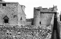 Le château des Adhémar.