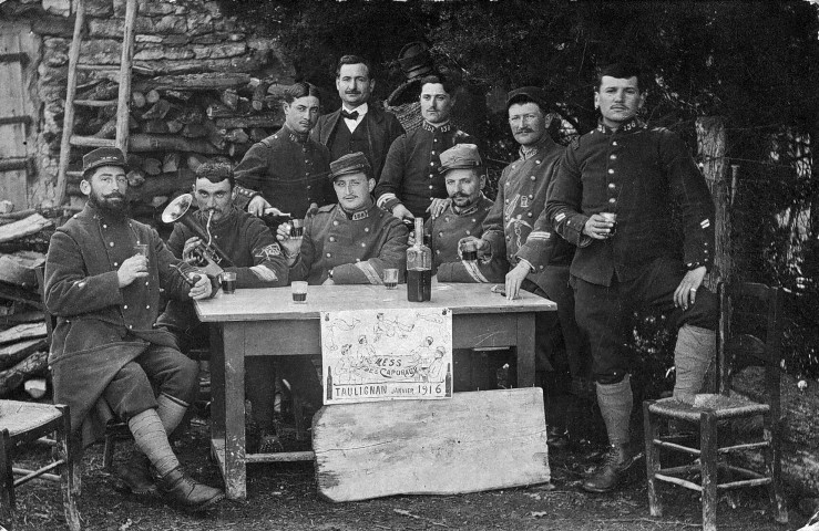 Groupe de soldats du 158e Régiment d'infanterie.