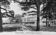 Valence.- La cour du Collège et Lycée Émile Loubet.