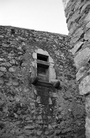 Ponet-Saint-Auban. - Détail architectural dans le village.