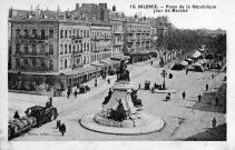Jour de marché, place de la République, passage du tramway de la ligne Valence Chabeuil.