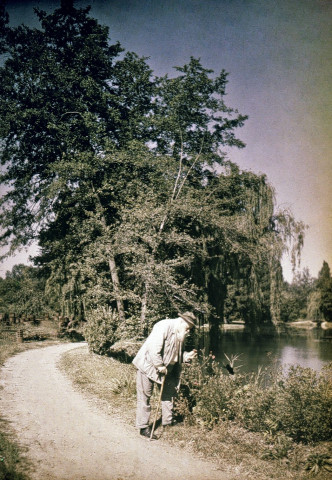 Saint-Uze.- Georges Dumont dans sa propriété le Clos.