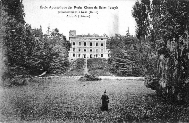 L'école Apostolique des Petits Clercs de Saint-Joseph.