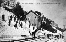 Chantier de déneigement de la gare du col de la Croix-Haute.