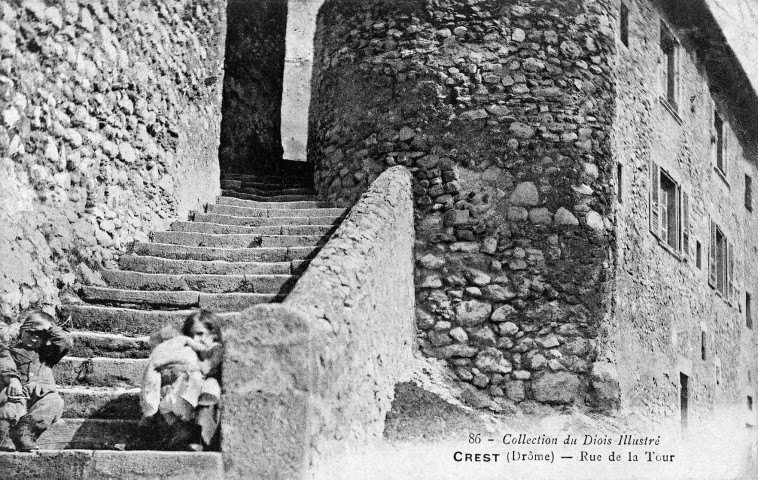 Crest.- Escaliers menant à la Tour, rue de la Tour