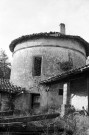 Peyrins.- Le pigeonnier château de Sallmard.