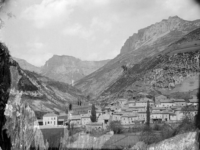 Treschenu-Creyers.- Vue générale du hameau de la Menée.