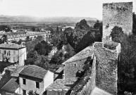 Vue générale prise du château des Adhémar.