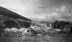 Valence.- Les quais après le bombardement américain du 15 août 1944.
