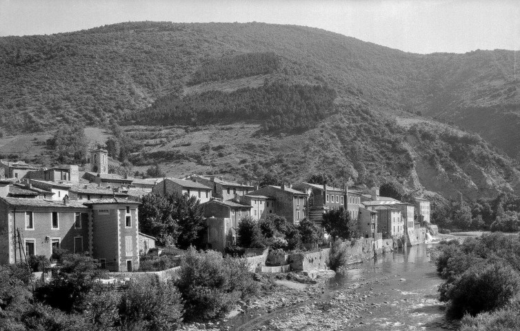 Saillans.- Le village et la Drôme