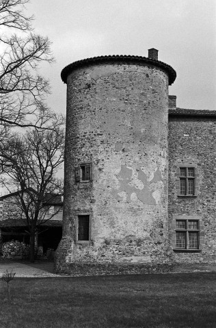 Saint-Vallier. - La tour sud-ouest du château.