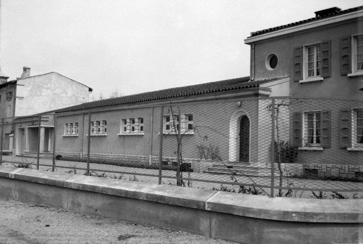 Beaumont-Monteux.- L'école du village.