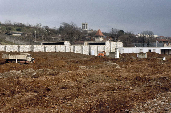 Valence.- Aménagement du centre de loisirs au polygone sur l'ancien parcourrt du combattant.