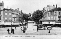 Valence.- La statue de Pierre Bancel, du marbrier Sagne, devant la gare, mise en place le 21 juillet 1897.