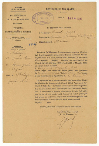 Enfants Balayn. - Pension : notification (1916) ; demande de gratuité de voyage en chemin de fer pour visite de tombe : correspondance (1933, 1976, 1983); adoption comme pupille de la nation : carte d'identité (s.d.).