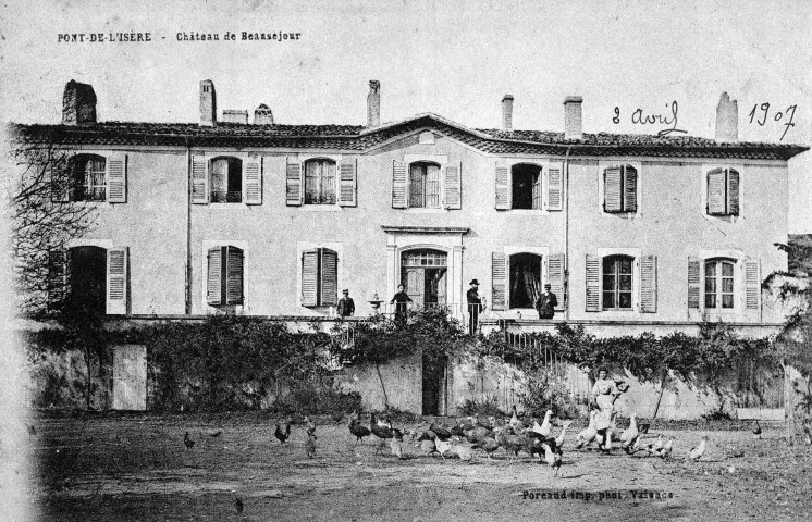 Pont-de-l'Isère.- Elevage de poulets au château Beauséjour.