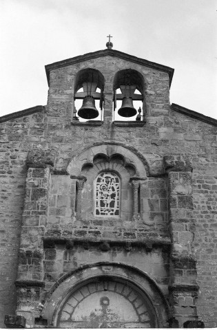 La Motte-de-Galaure. - La façade occidentale de l'église Sainte-Agnès.