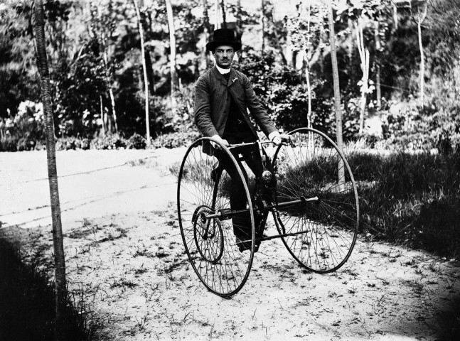 Saint-Uze.- Promenade d'un cycliste.