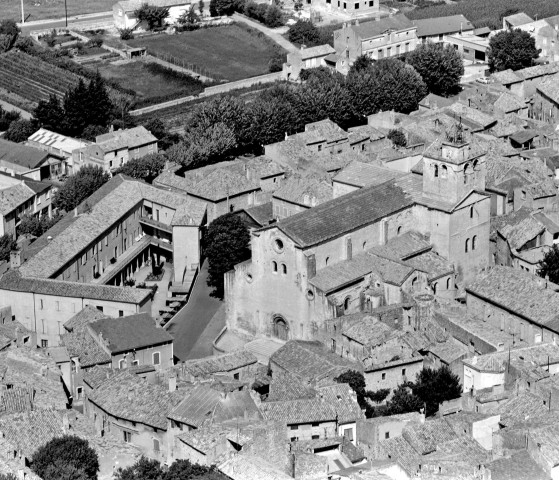 Vue aérienne d'une partie de la ville et de l'cathédrale Notre-Dame et Saint-Paul.