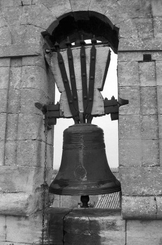 Bouchet. - L'église Notre-Dame, cloche du XVIIIe siècle.