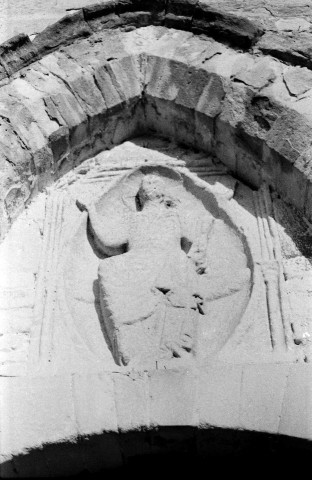 Le Grand-Serre.- Détail du tympan de l'église Saint-Mamert.